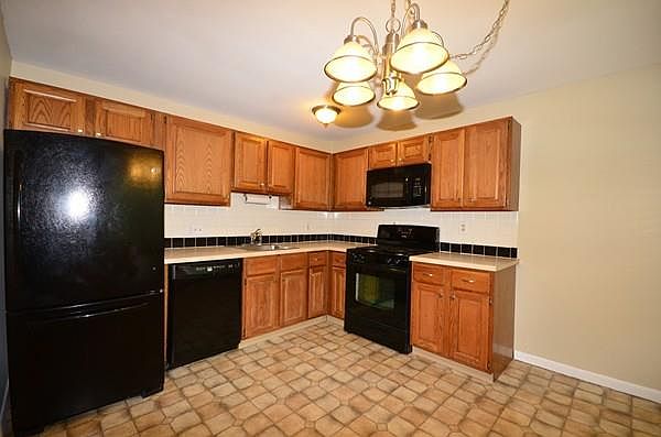 1st image of 47 Edgelawn Ave APT 11