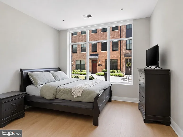 925 N Fairfax St #102 — Photo 8