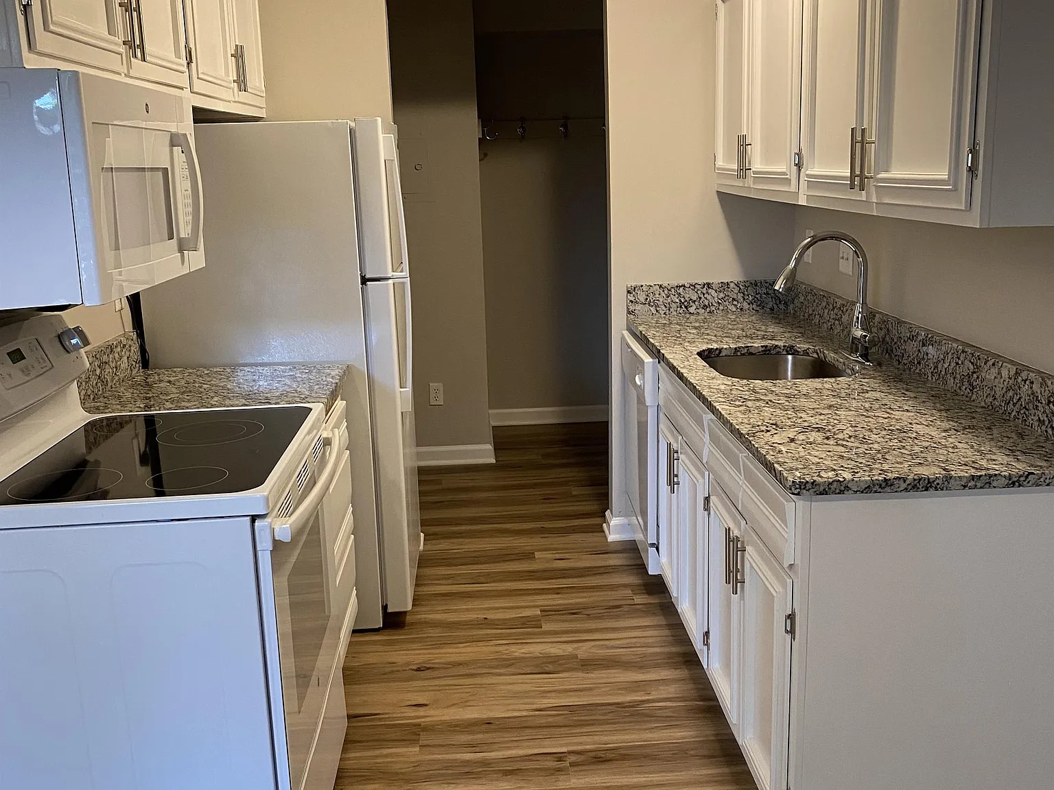 814 Old Settlers Trail, Apt. 4 — Photo 3