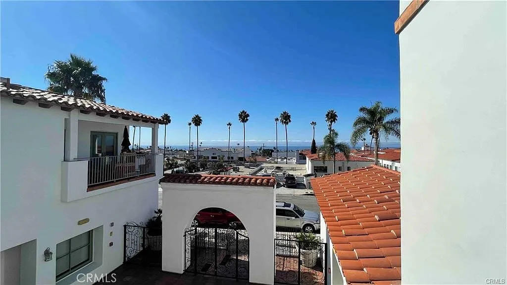 2 bed, 2.5 bath, 2130 sqft, $5,950 — Photo 2