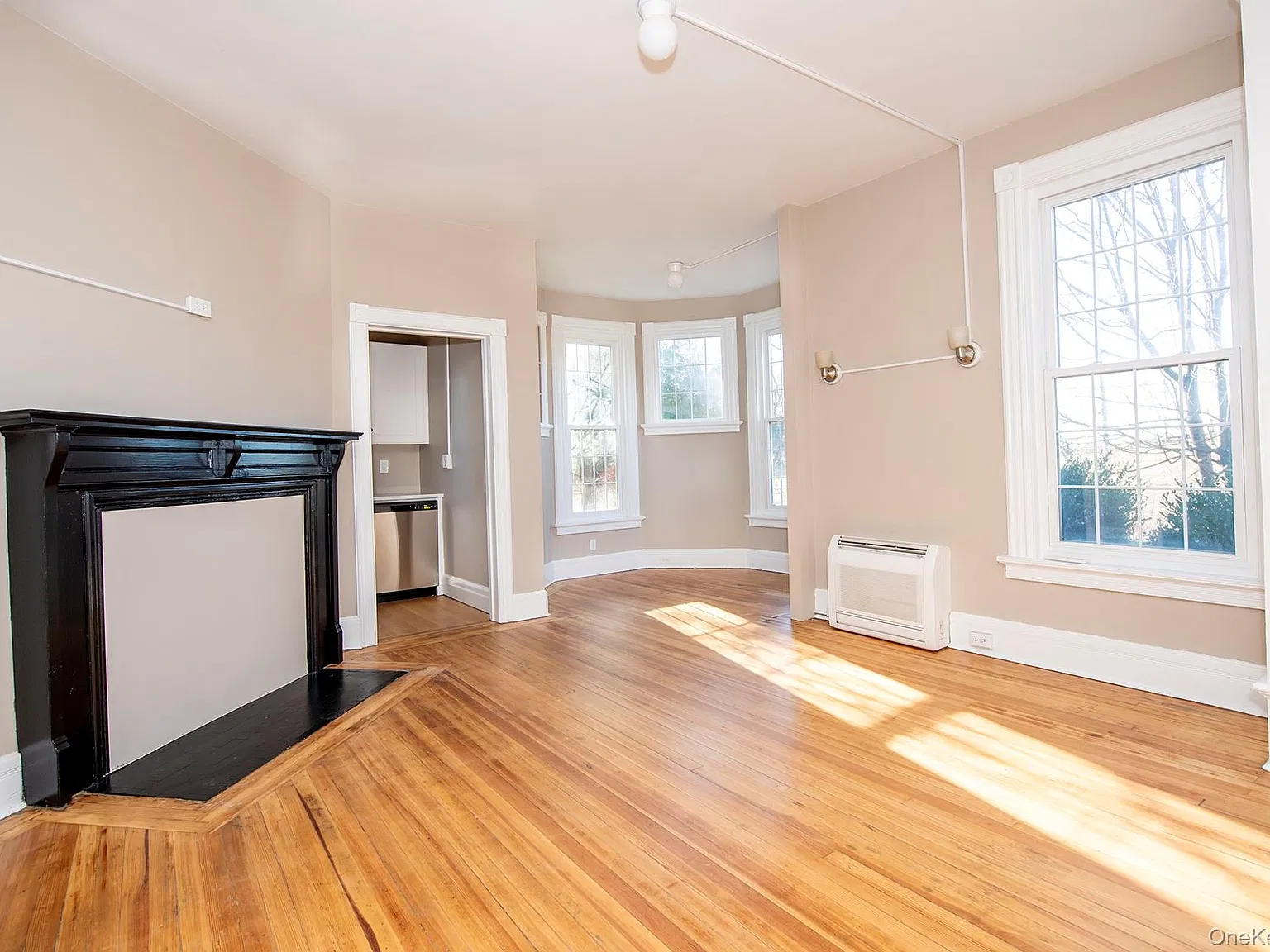 1 bed, 1.0 bath, 800 sqft, $1,975 — Photo 3