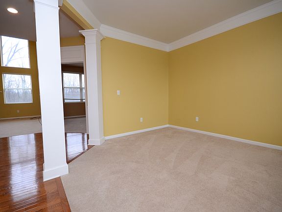 4th image of 16952 Yellowstone Dr