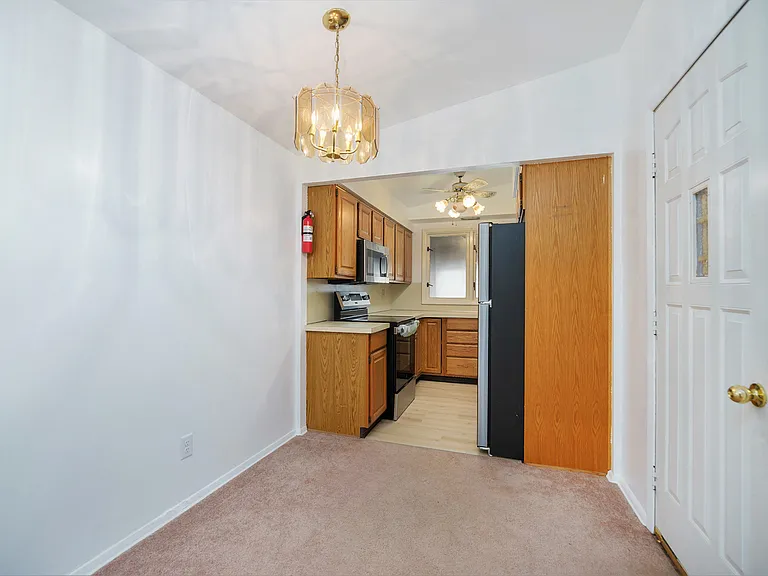 3027 Haskell St — Photo 10