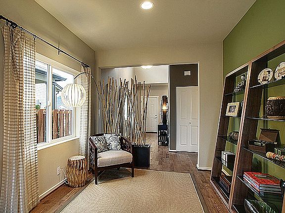 5th image of 1585 43rd St NE