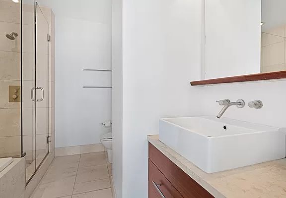 5th image of 225 W 60th St APT 11c
