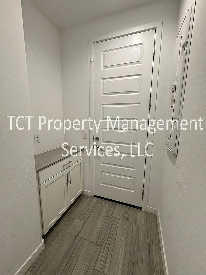 3 bed, 2.0 bath, 1310 sqft, $2,100 — Photo 4