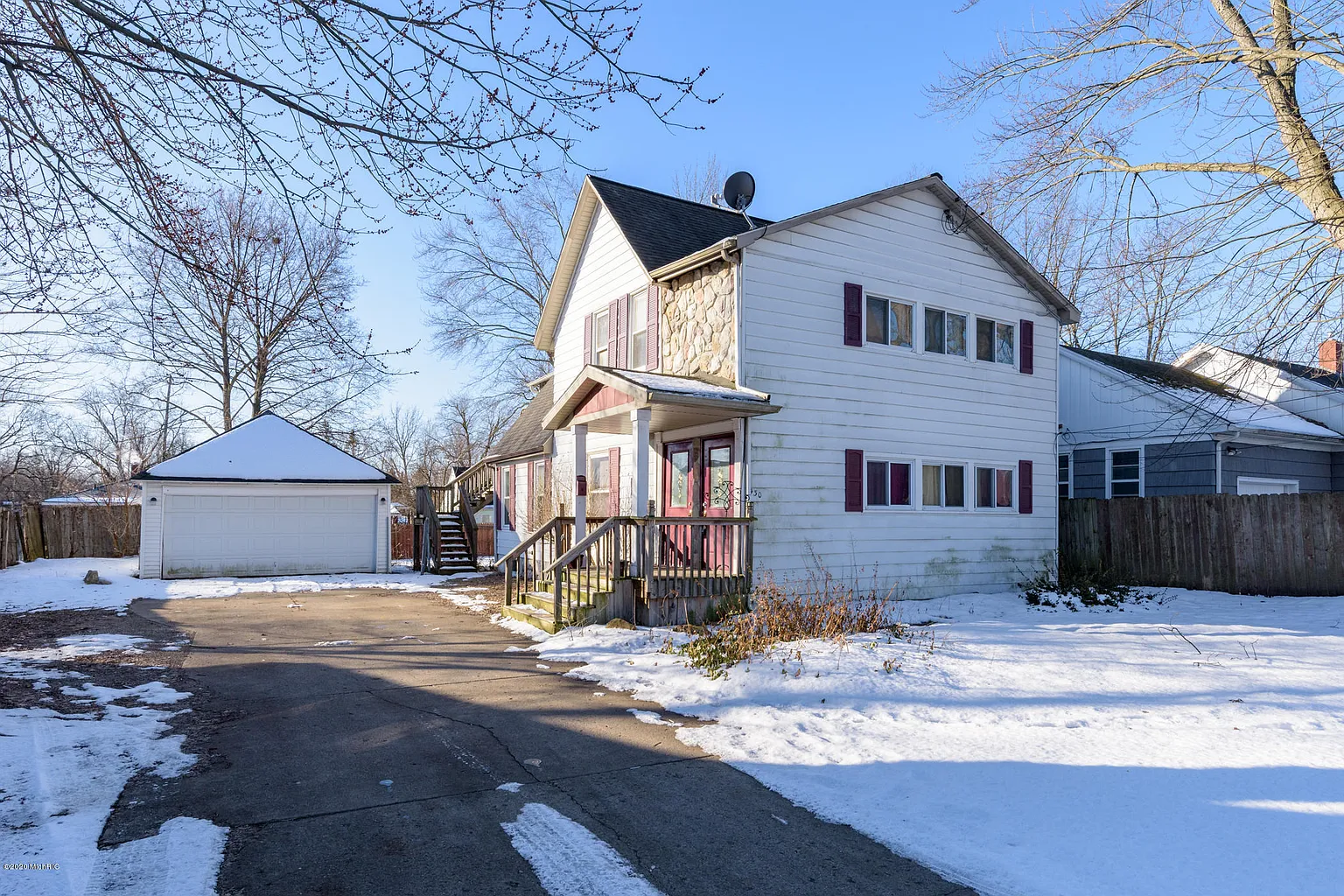 430 Emmett St E photo 1