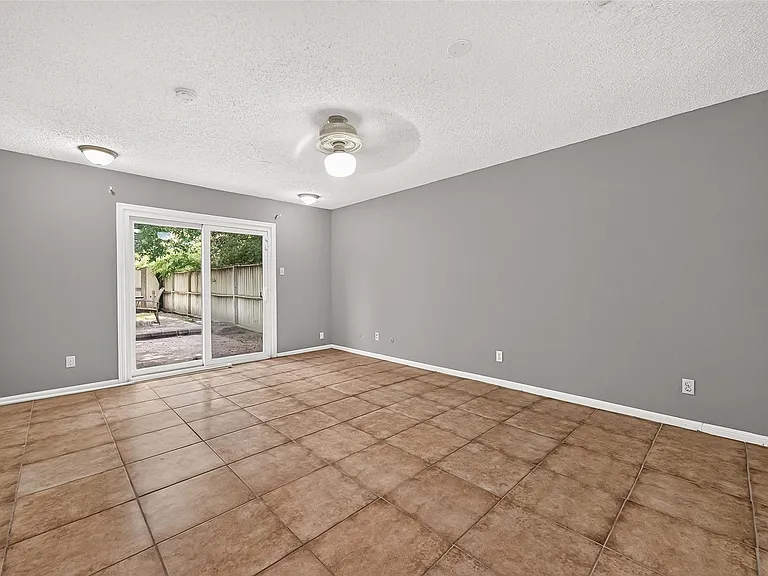 19002 Mirror Lake Dr — Photo 28