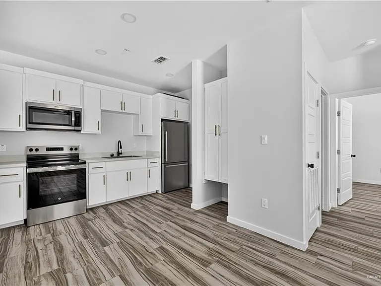 1207 W Kennedy St #6 — Photo 6