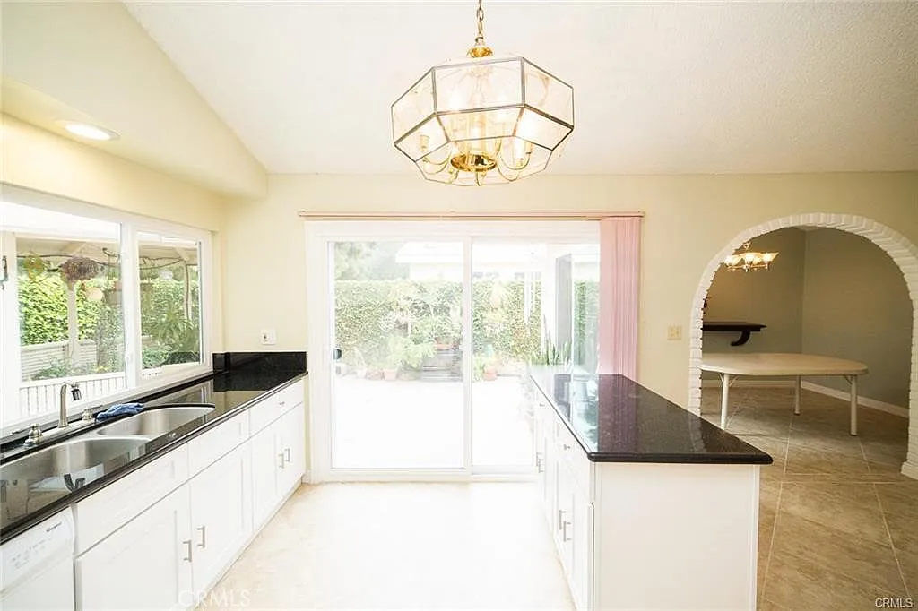 3 bed, 1718 sqft, $4,300 — Photo 2