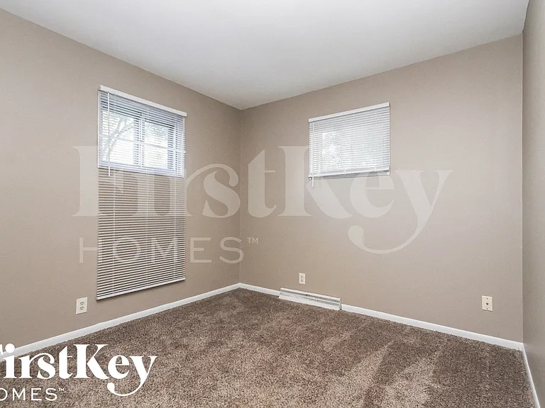 376 Ticen St — Photo 9