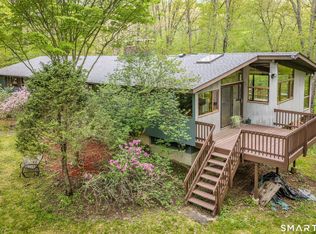 88 Hillyndale Rd, Mansfield, CT 06268