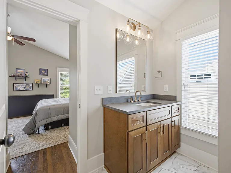 1102 Caldwell Ave — Photo 28
