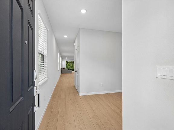 3rd image of 96645 Stillpoint Way