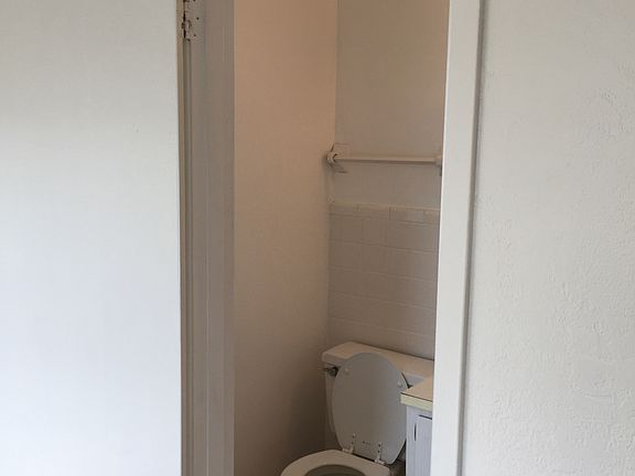 5th image of 2597 N Oleander Ave APT 5