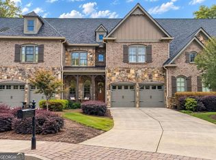 320 Wisteria Cir, Roswell, GA 30076