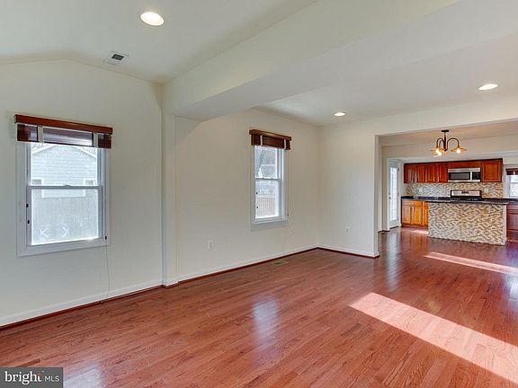 3rd image of 8248 Railroad Ave