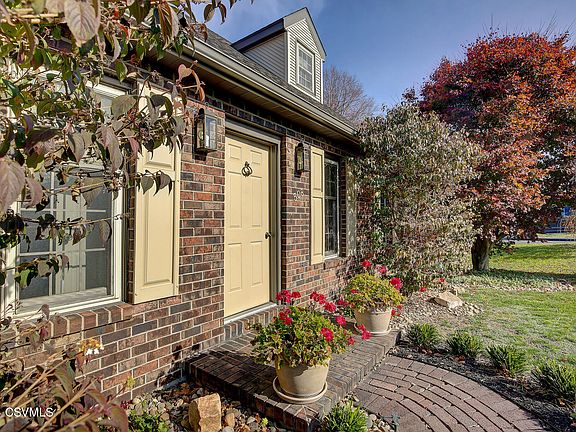 4th image of 508 Hilltop Ln