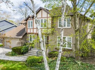 2082 Mississauga Rd, Mississauga, ON L5H 2K6