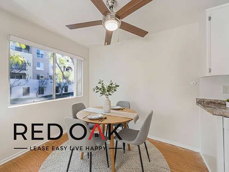 5204 Yarmouth Avenue — Photo 6