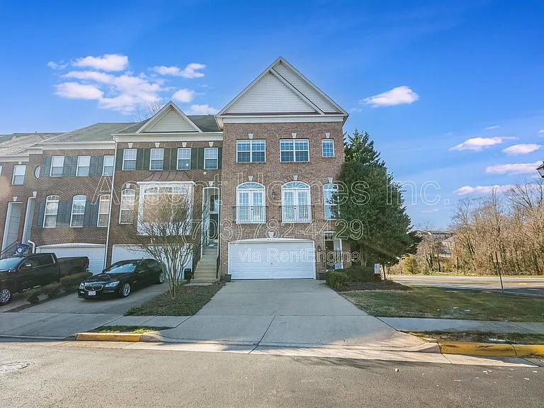 6450 Waterfield Rd — Photo 2