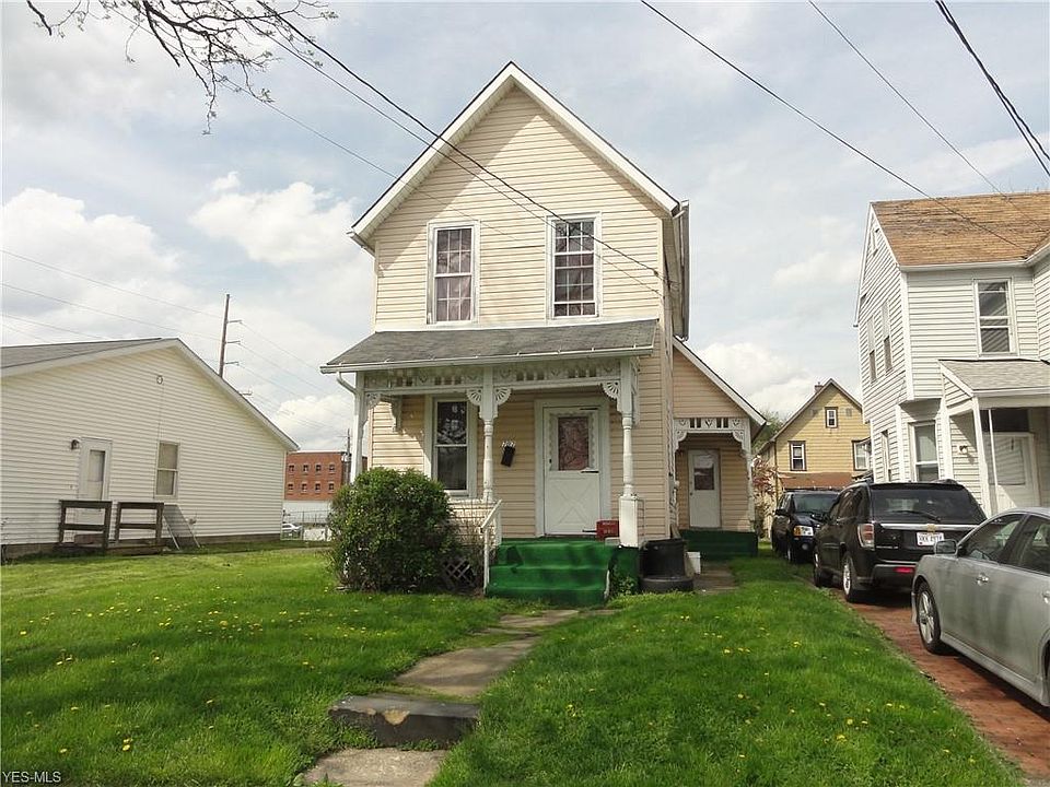 2nd image of 707 4th St NE
