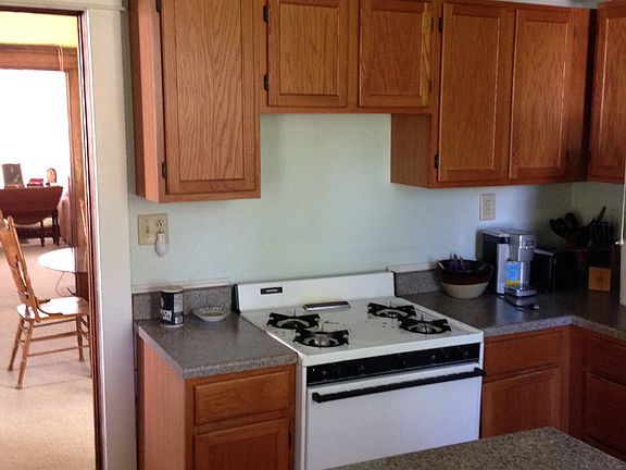 4th image of 212 W Shields St