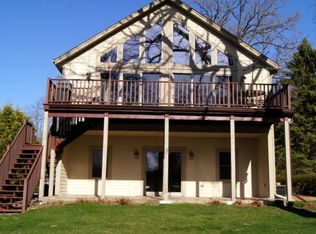 W283N2187 Beach Rd, Pewaukee, WI 53072