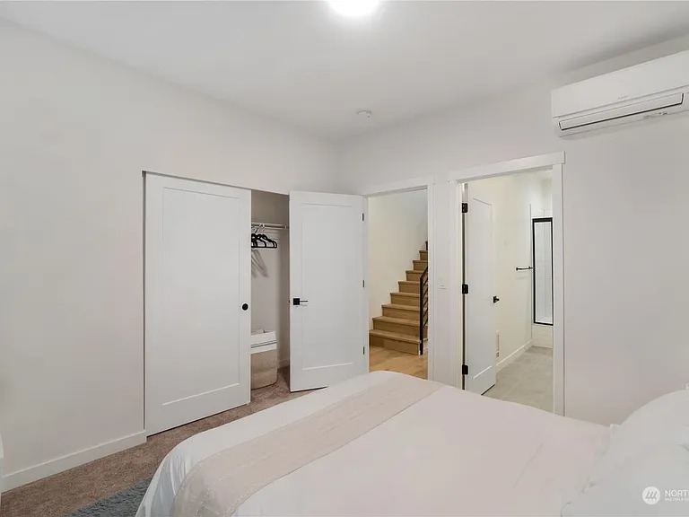 5240 Brooklyn Ave NE #B — Photo 16