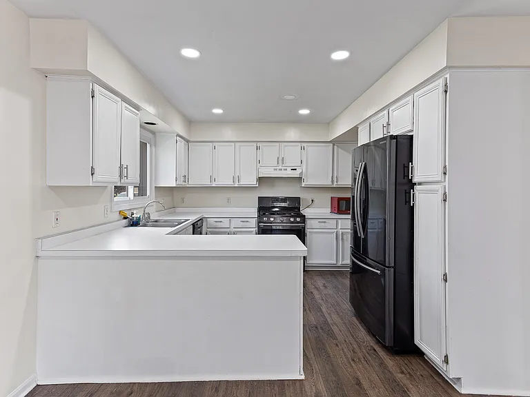 42137 Trent Dr — Photo 4