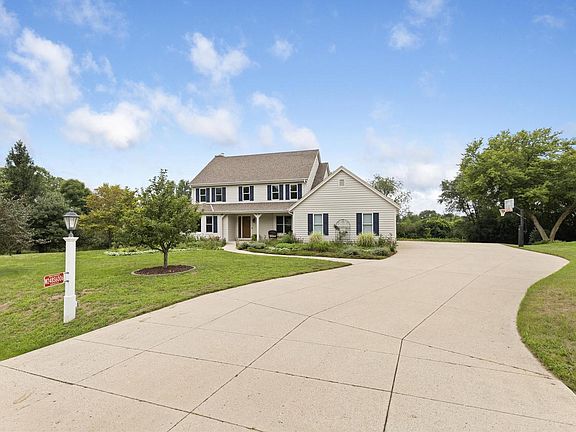 3rd image of W248S6006 Deerfield CIRCLE