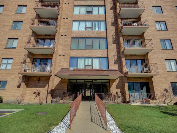 1777 W Crystal Ln Unit 402, Mount Prospect, IL 60056