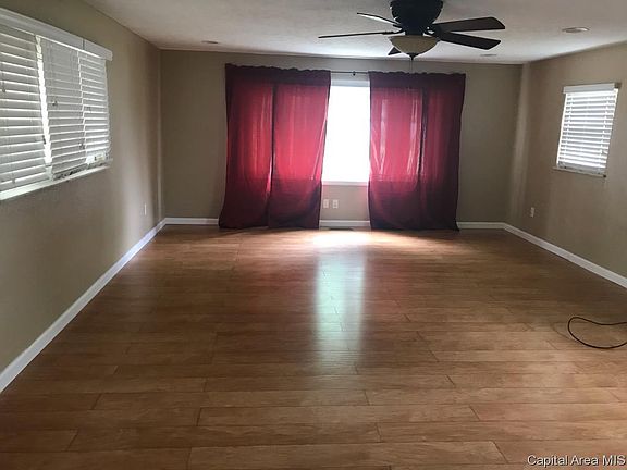 3rd image of 1110 Henkle Dr