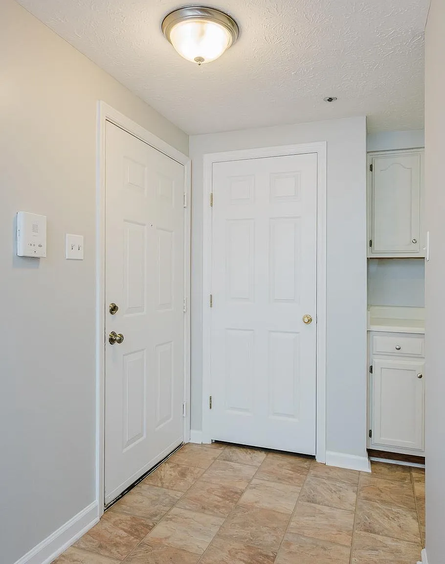 Brentwood Condo — Photo 2