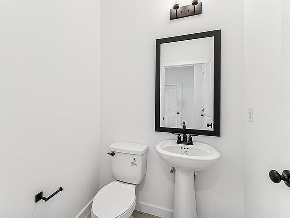 5th image of 731 NE Hawks Ridge Way NE #1402