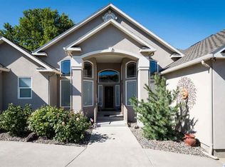 3910 S Morain Loop, Kennewick, WA 99337