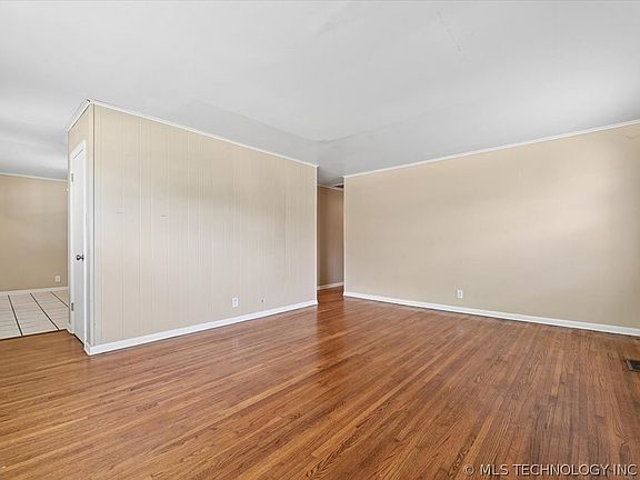 5th image of 1609 E 55th Pl