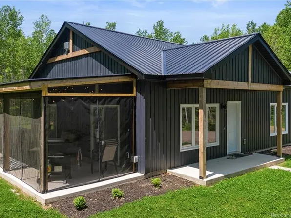 30 Baron Rd, Beaubassin East, NB E4P 6T6
