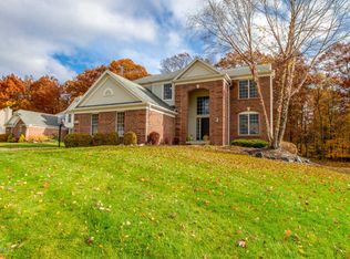 370 Oakwright Ct NE, Ada, MI 49301