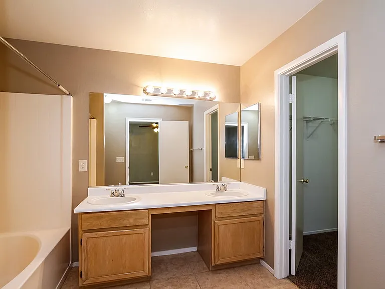5239 Edna Crane Ave — Photo 10