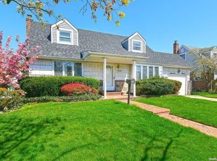 1711 Royal Rd, East Meadow, NY 11554