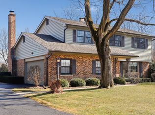 303 Roberts Rd, Inverness, IL 60010