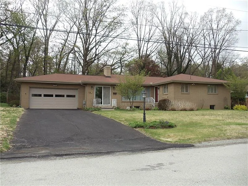 945 Sunset Dr photo 1