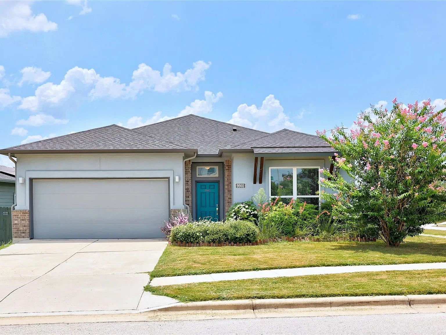 3 bed, 2.0 bath, 1847 sqft, $2,295 — Photo 1