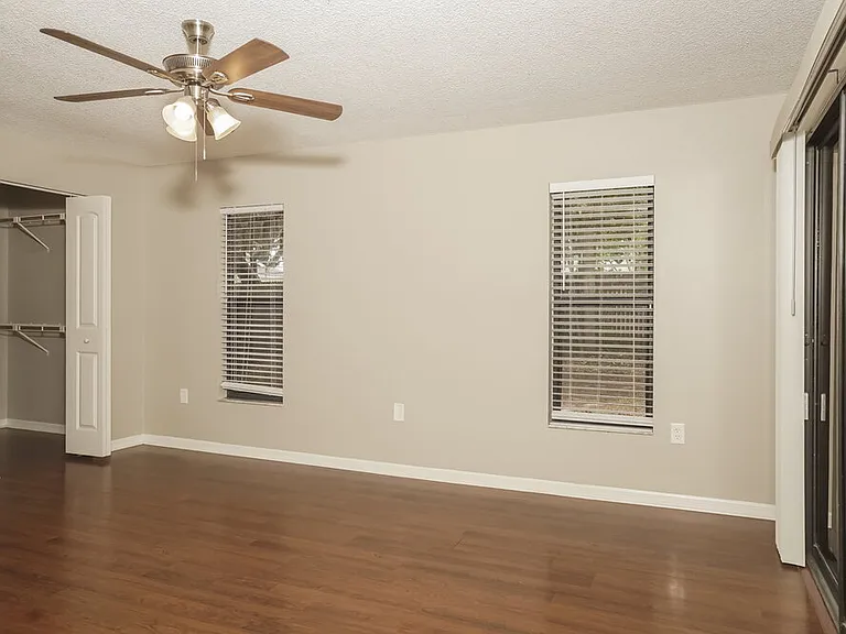 5785 Colonial Oaks Blvd — Photo 9
