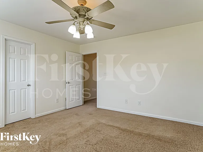 245 N Weststone Blvd — Photo 8