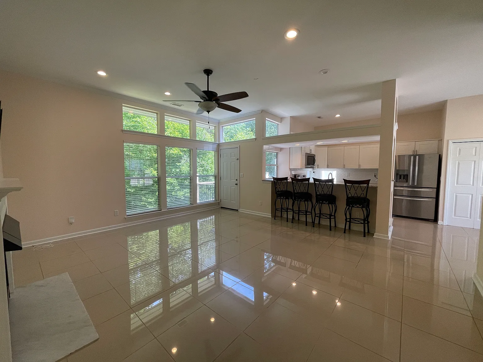 3 bed, 1338 sqft, $2,050 — Photo 4