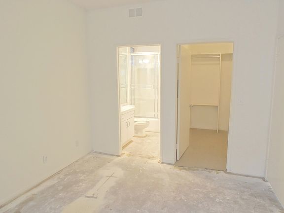 3rd image of 3944 Kentucky Dr APT 4