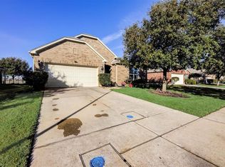 702 Honeysuckle Vine Dr, Rosenberg, TX 77469