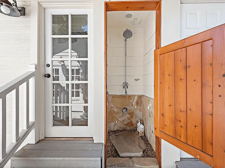 129 McAulay Pl — Photo 40